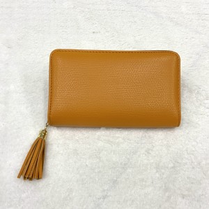 CARTEIRA COM DETALHE DE FRANJA