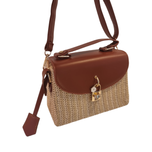 BOLSA ARTESANAL COM ACABAMENTO SINTETICO E CHAVEIRO LUXO